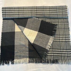 NWT Acrylic Wool Reversible Shawl from Simons